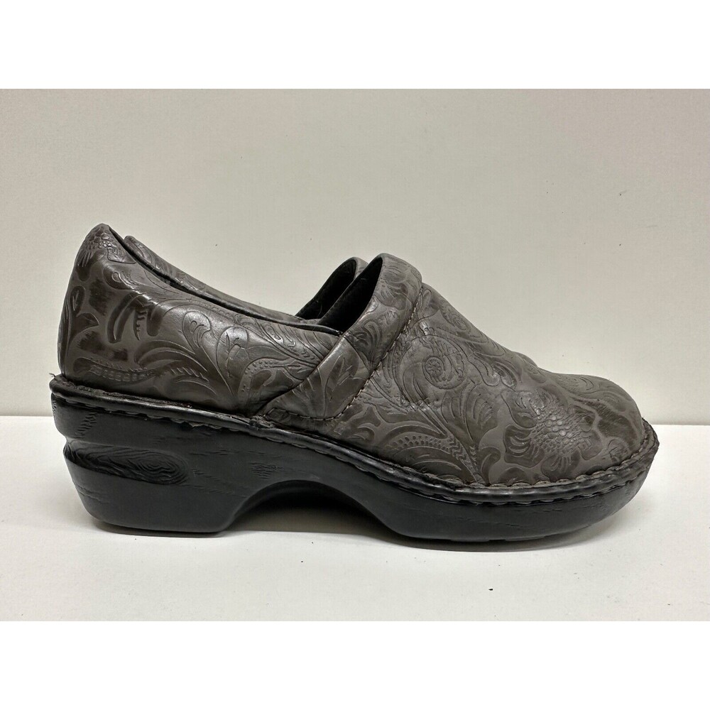 BOC Born Concepts women rsize 7.5 M EU 38.5 gray embossed floral clogs shoes